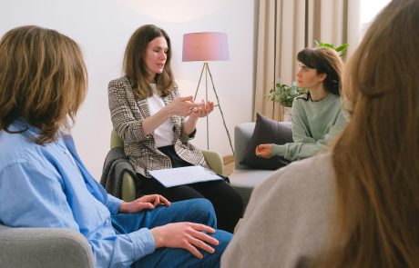 Pregnancy Support Groups: Finding Your Community